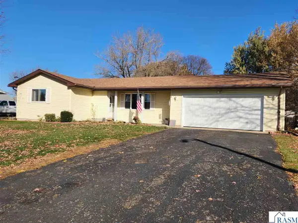 524 Hiawatha Drive, St. Clair, MN 56080