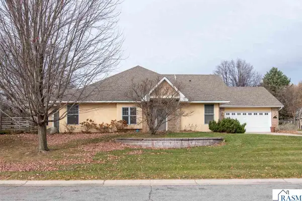 14 Snowbird Trail, North Mankato, MN 56003