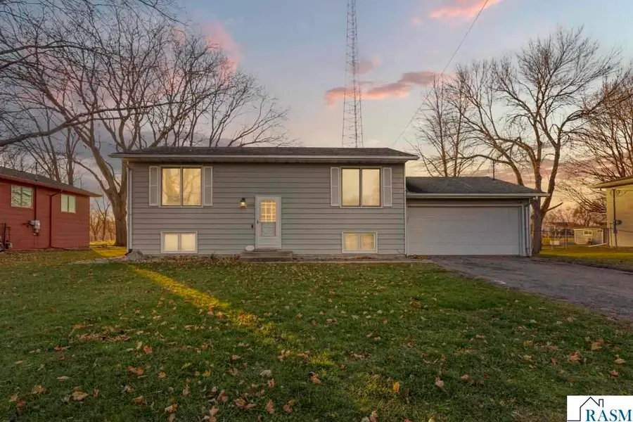 2059 Roe Crest Drive, North Mankato, MN 56003 - Image #2