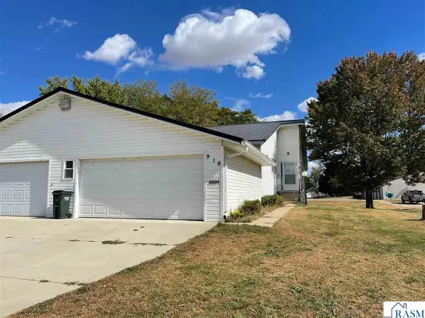 916 N Armstrong Boulevard, St. James, MN 56081