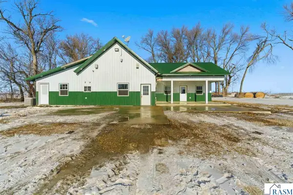 5134 340th Avenue, Blue Earth, MN 56013