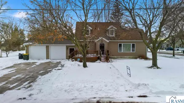 702 S 9th Avenue, St. James, MN 56081