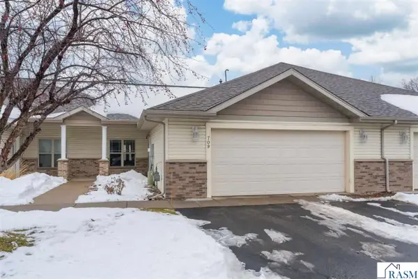 709 Dublin Court, Mankato, MN 56001