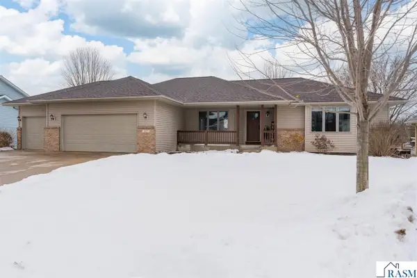 417 Pebble Court, Eagle Lake, MN 56024