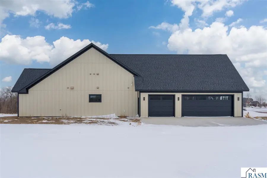 1005 Lakeview Road, Lake Crystal, MN 56055 - Image #2