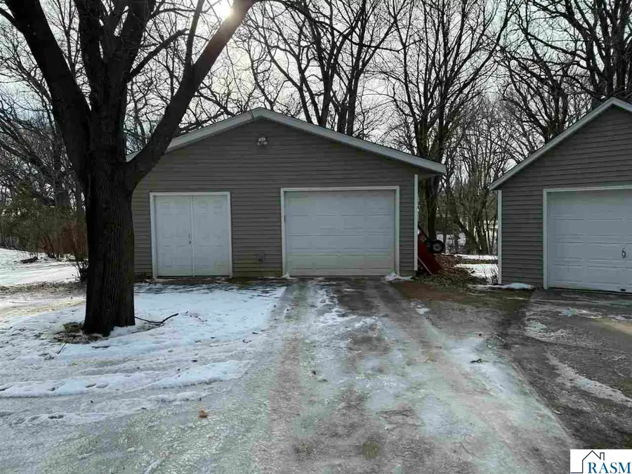 1727 Oakwood Avenue, New Ulm, MN 56073 - #3