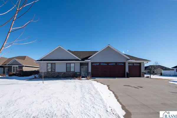 117 Dancing Waters Circle, Mankato, MN 56001