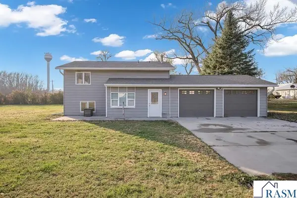 405 Sparks Dr, Granada, MN 56039