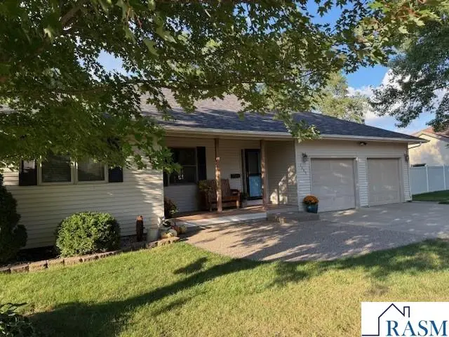 1205 Lloyd Lane, Saint Peter, MN 56082 - #1