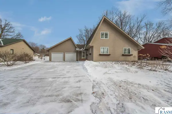 211 Tanglewood Lane, Blue Earth, MN 56013