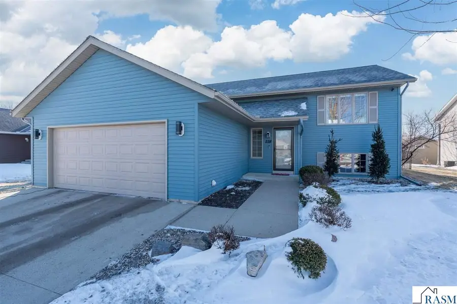 228 Grovebrook Circle, Mankato, MN 56001 - Image #2