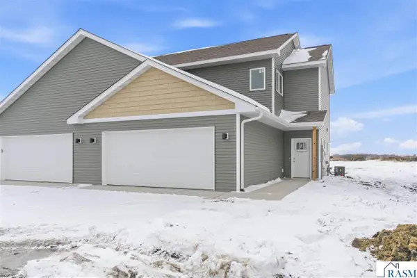 3121 Noble Drive, Mankato, MN 56001