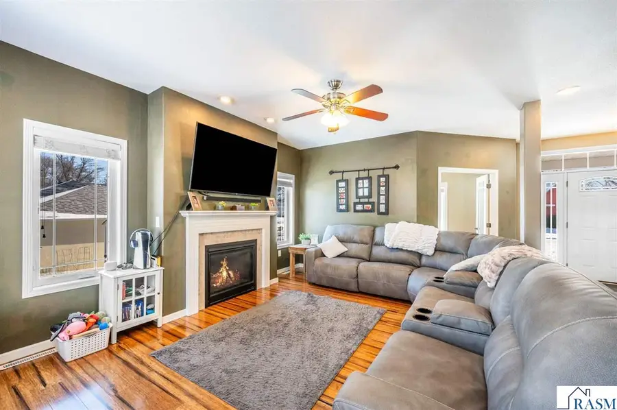 219 E 9th Street, Blue Earth, MN 56013 - #3