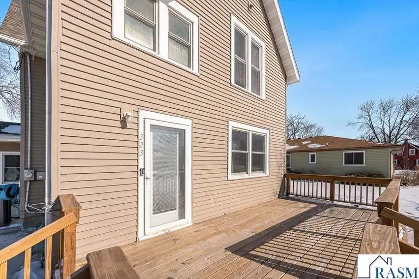 323 E 11th Street, Blue Earth, MN 56013 - #3