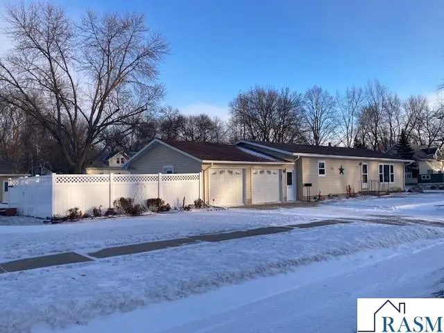 421 2nd Ave SE, Sleepy Eye, MN 56085 - #1