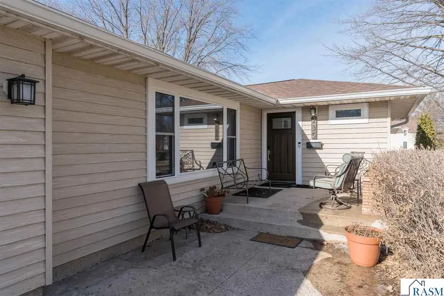 235 NE Drew Avenue, Madelia, MN 56062 - #2