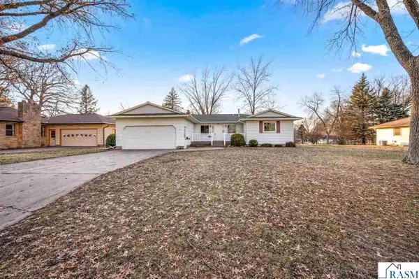 1224 S Ramsey Street, Blue Earth, MN 56013