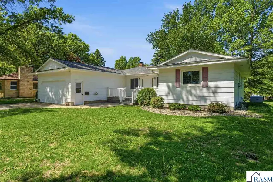 1224 S Ramsey Street, Blue Earth, MN 56013 - #3