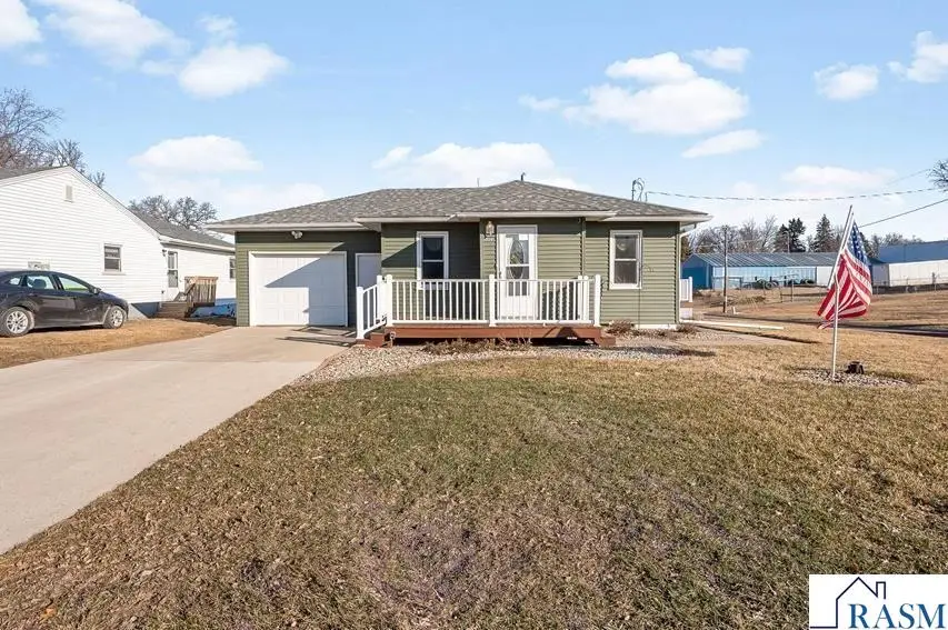 729 E 3rd Street, Blue Earth, MN 56013 - #1