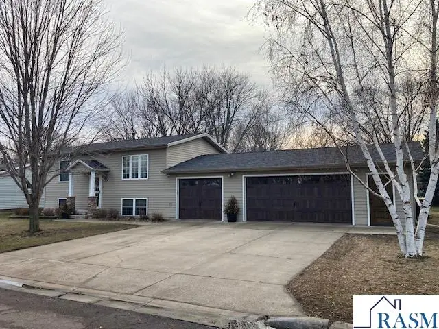 818 3rd Ave SE, Sleepy Eye, MN 56085 - #1
