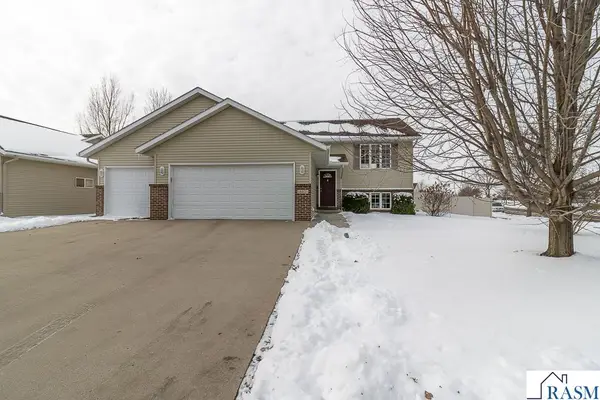 612 St Andrews Drive, Mankato, MN 56001