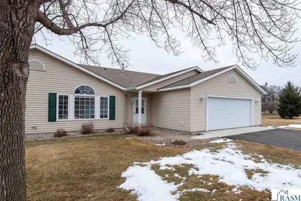 2057 Black Squirrel Trail, North Mankato, MN 56003