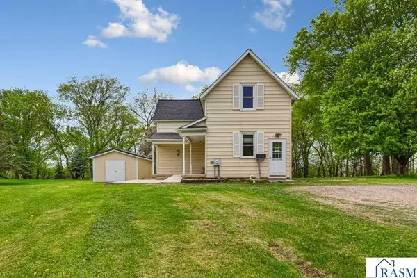 307 Meadow Woods Drive, Mankato, MN 56001