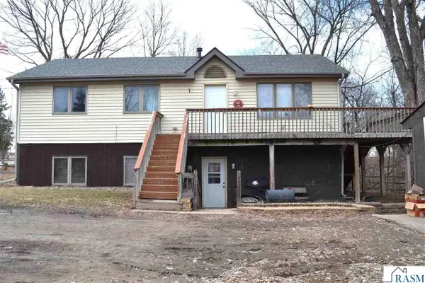 8 West Ave W Avenue, Dundas, MN 55019