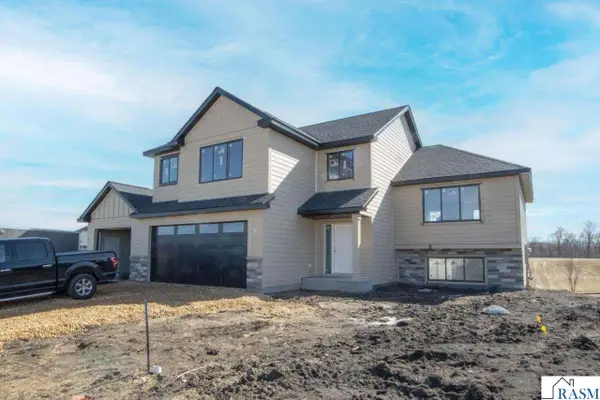 11 Sunset Court, North Mankato, MN 56003