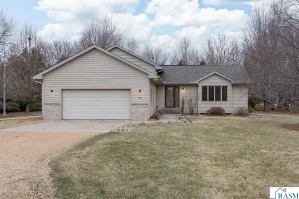 70 Hensonshire Court, Mankato, MN 56001