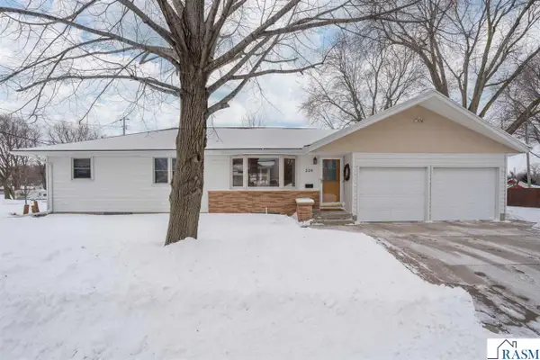 220 Alta Drive, Mankato, MN 56001