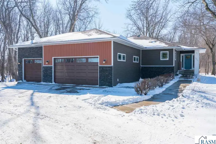 2711 Hoffman Road, Mankato, MN 56001 - #2