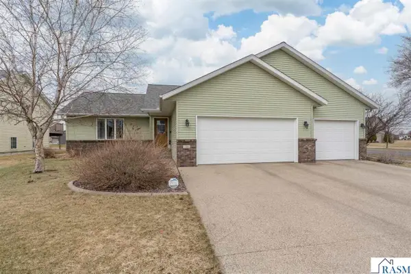 100 La Costa Lane, Mankato, MN 56001