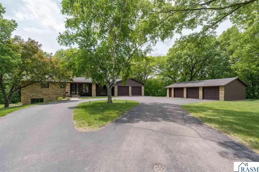 23 Holiday Court, North Mankato, MN 56063 - #2