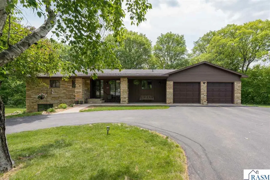 23 Holiday Court, North Mankato, MN 56063 - #3