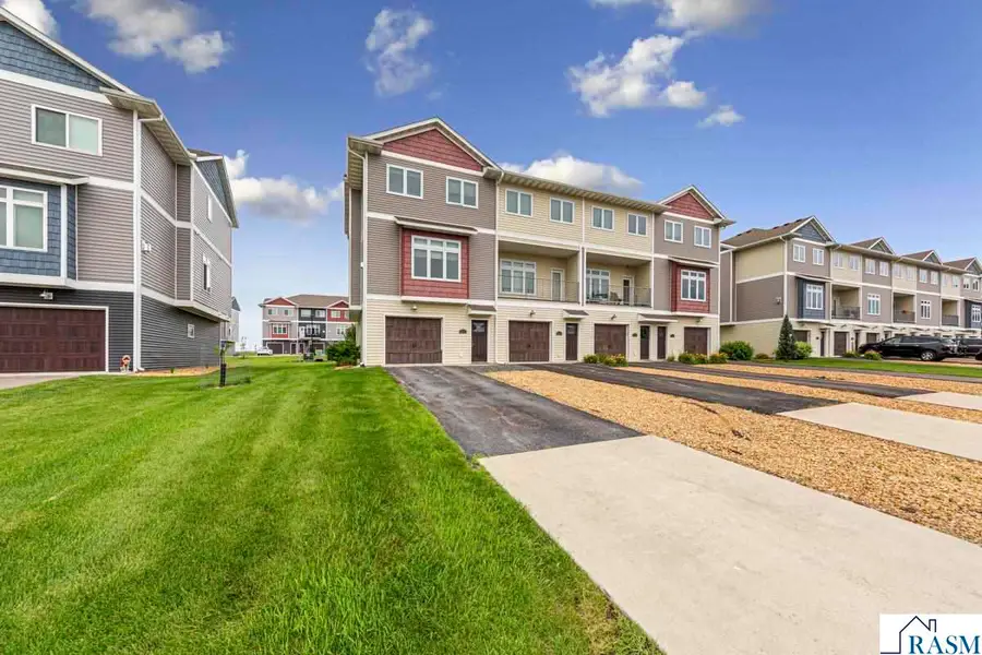 2155 Rolling Green Lane, North Mankato, MN 56003 - #2