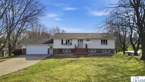 34782 Knollcrest, Waseca, MN 56093