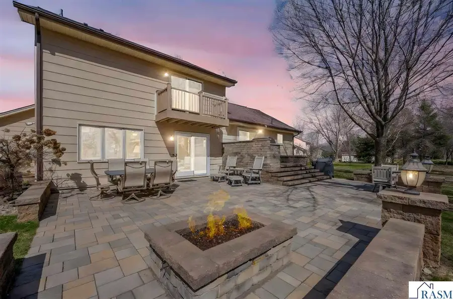 820 Menk Dr, Saint Peter, MN 56082 - #2