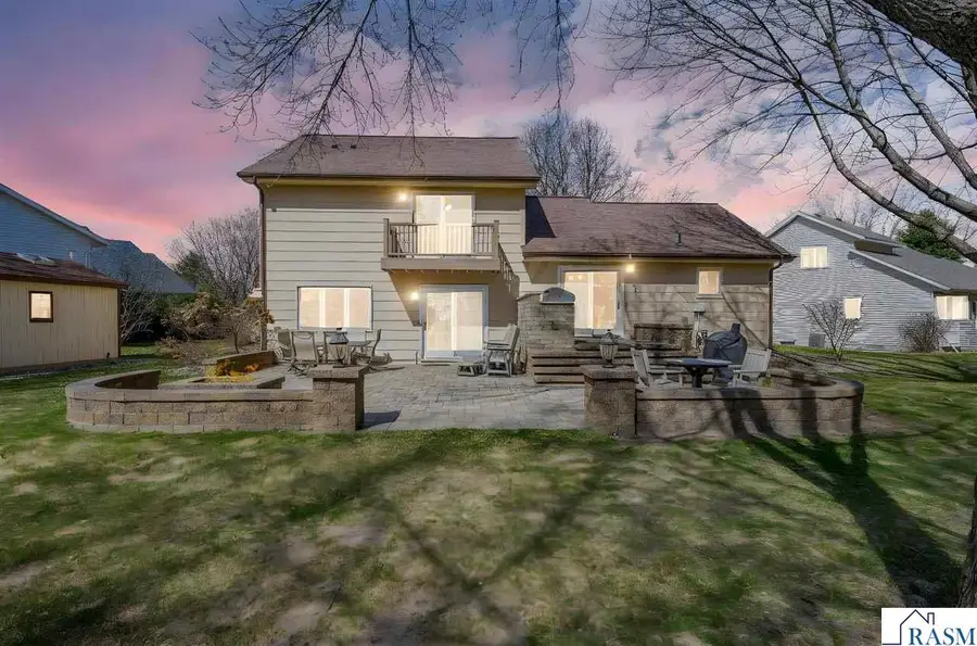 820 Menk Dr, Saint Peter, MN 56082 - #3