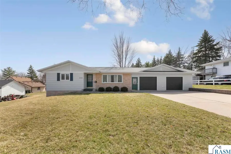 814 W Skaro Street, Saint Peter, MN 56082 - #2