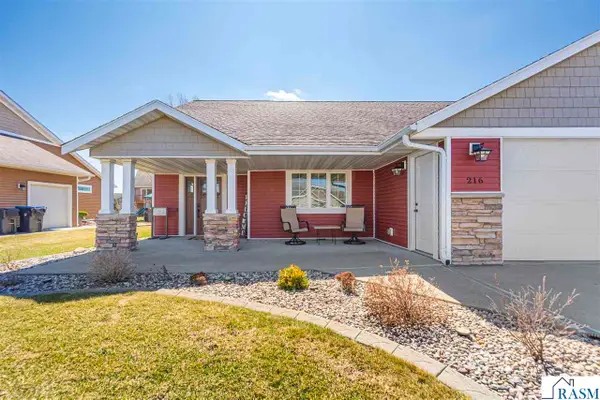 216 Pinehurst Drive, Mankato, MN 56001