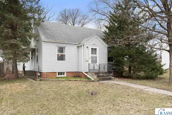 608 8th St. SE, Waseca, MN 56093