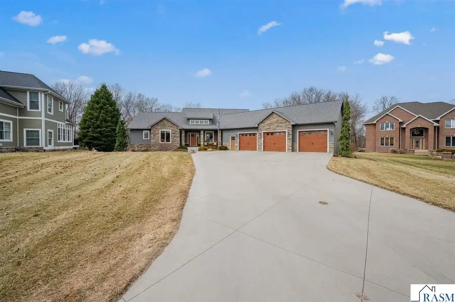 39 Deerwood Court, North Mankato, MN 56003 - #3