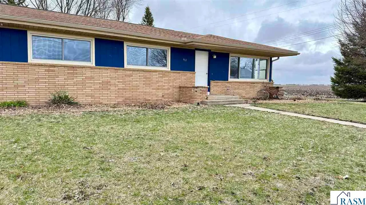 402 E North Street, Waldorf, MN 56091 - #1