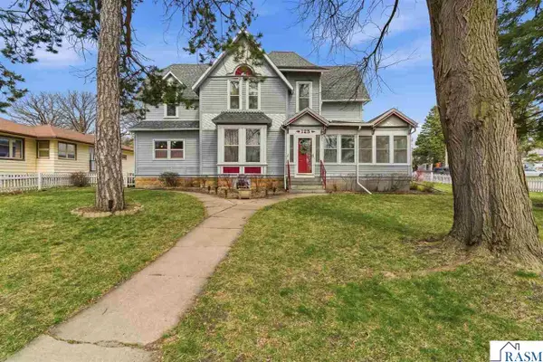 125 E 2nd Street, Blue Earth, MN 56013