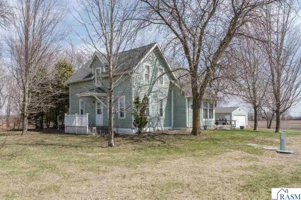 5822 500th Ave, Bricelyn, MN 56014