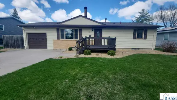 128 S Belmont Drive, Mankato, MN 56001