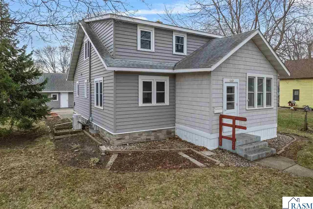 1628 Ford Ave N, Glencoe, MN 55336 - #1