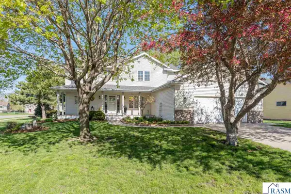 2119 Burnett Lane, North Mankato, MN 56003
