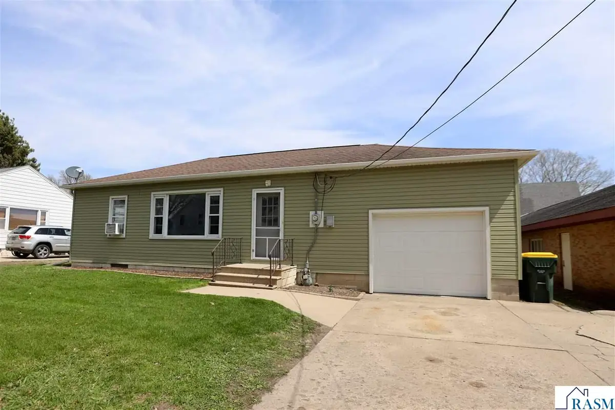 220 SE Adams Avenue, Madelia, MN 56062 - #1